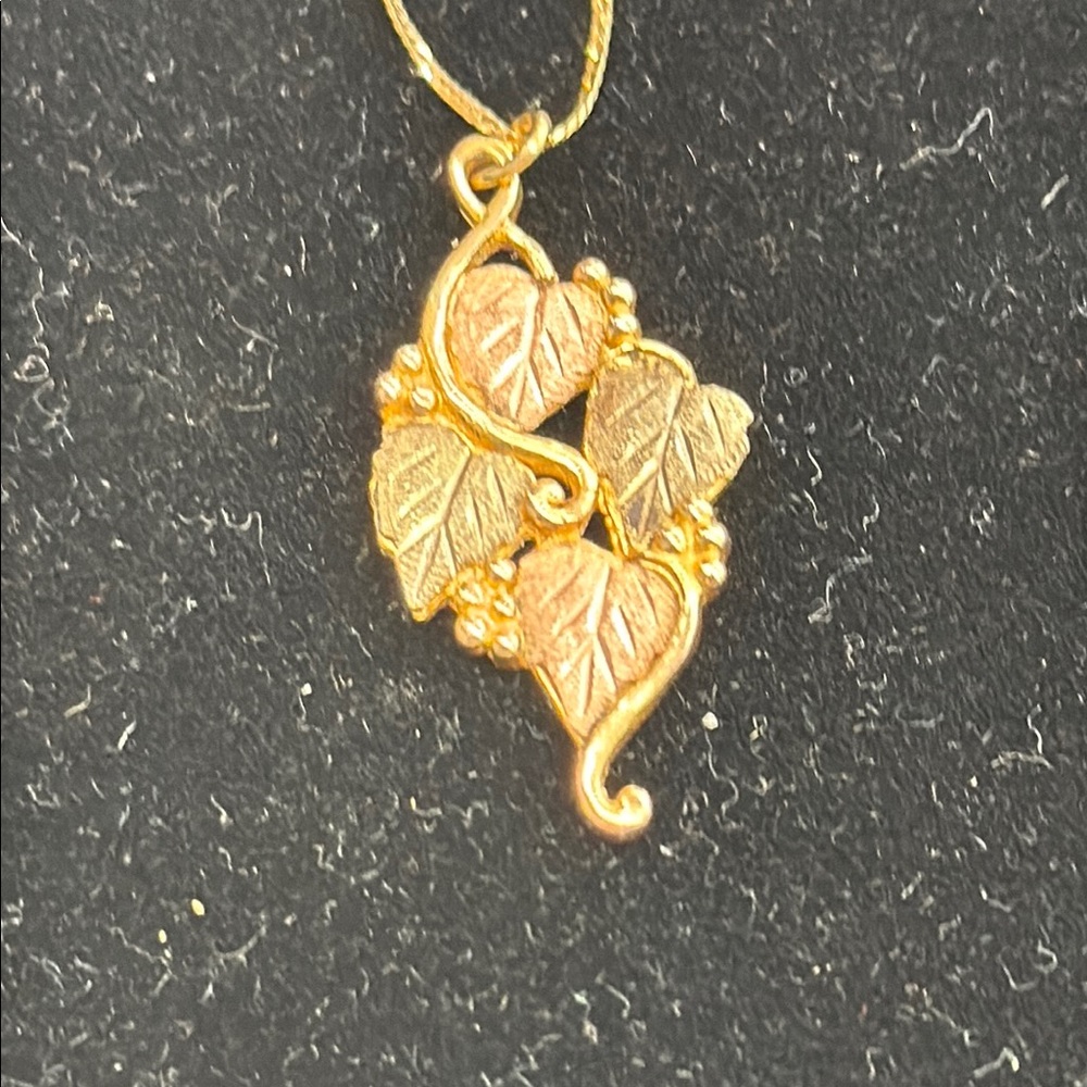 436352 10k black hills gold pendant